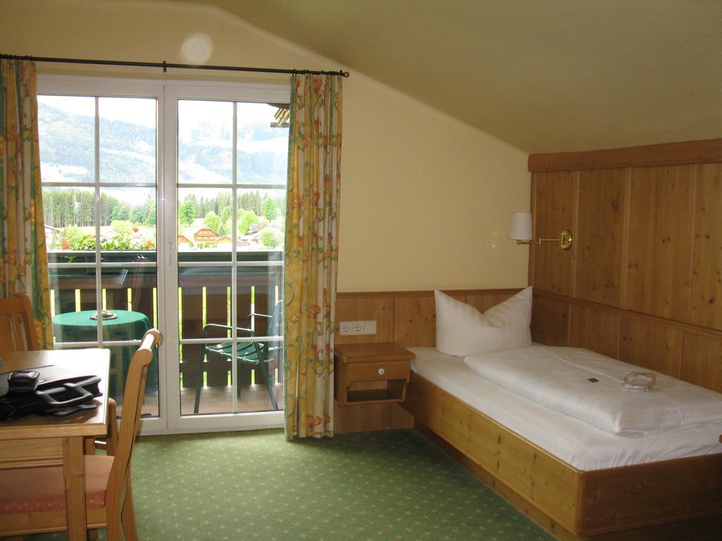 Hotel Martin Ramsau am Dachstein Room photo